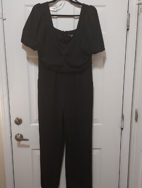 Nicole Miller Black Puff-Sleeve Scoop-Neck Jumpsuit